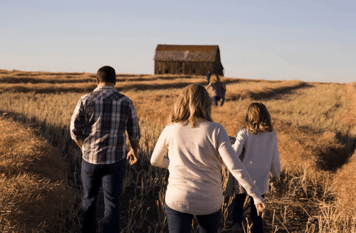 partir à l'aventure en famille campagne - champs